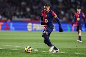 本赛季欧冠巴萨已经打进33球，拉菲尼亚直接参与17球